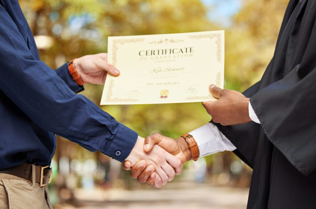 Short Online Certifications for Pakistani Students (2025 Guide)